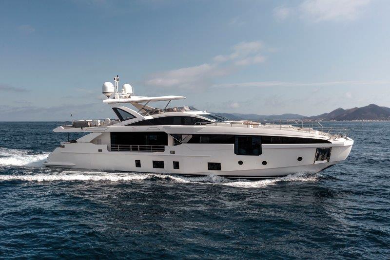 Megayacht EN CHARTER, de la marca Azimut modelo Grande 32 Metri y del año 2021, disponible en Marina Port de Mallorca Palma Mallorca España